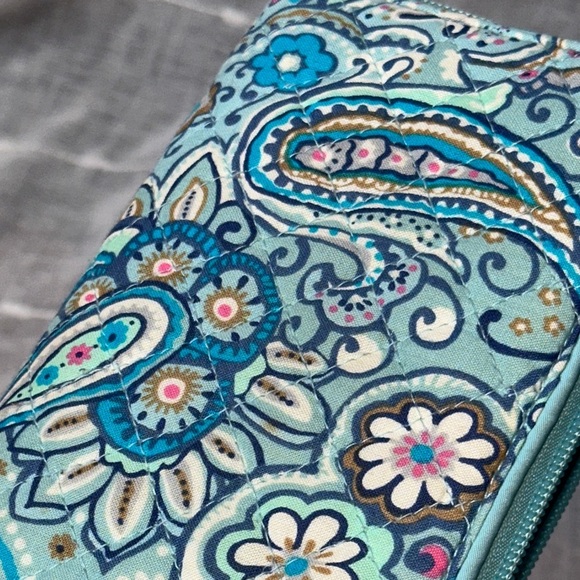 Vera Bradley Daisy Dot Paisley Continental Wallet RFID Zip Around Designer EUC - Picture 15 of 16